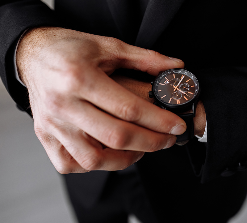 businessman-looks-at-the-watch-on-his-wrist